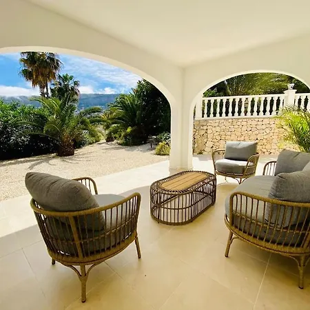 Villa With Private Pool And Close To The